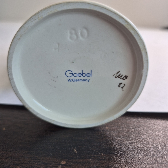 Hummel Figurine Little Scholar #80 - Picture 6 of 8